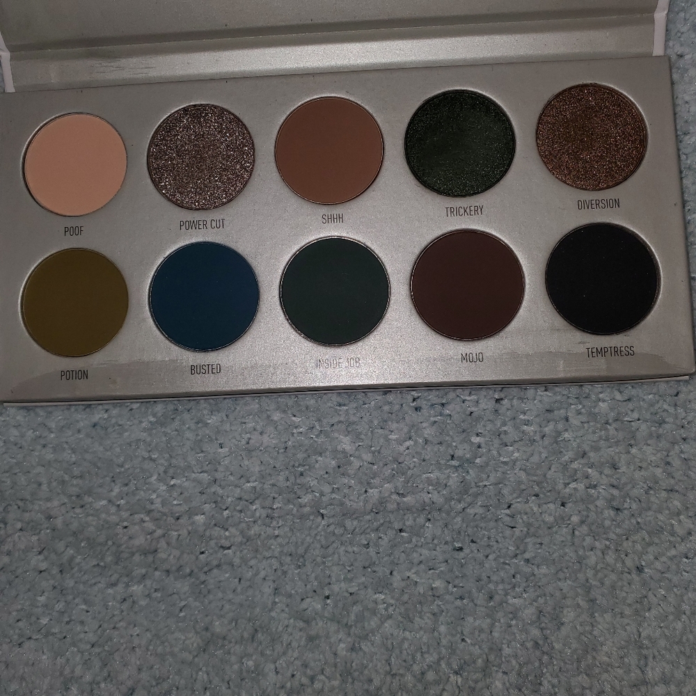 Eyeshadow palette